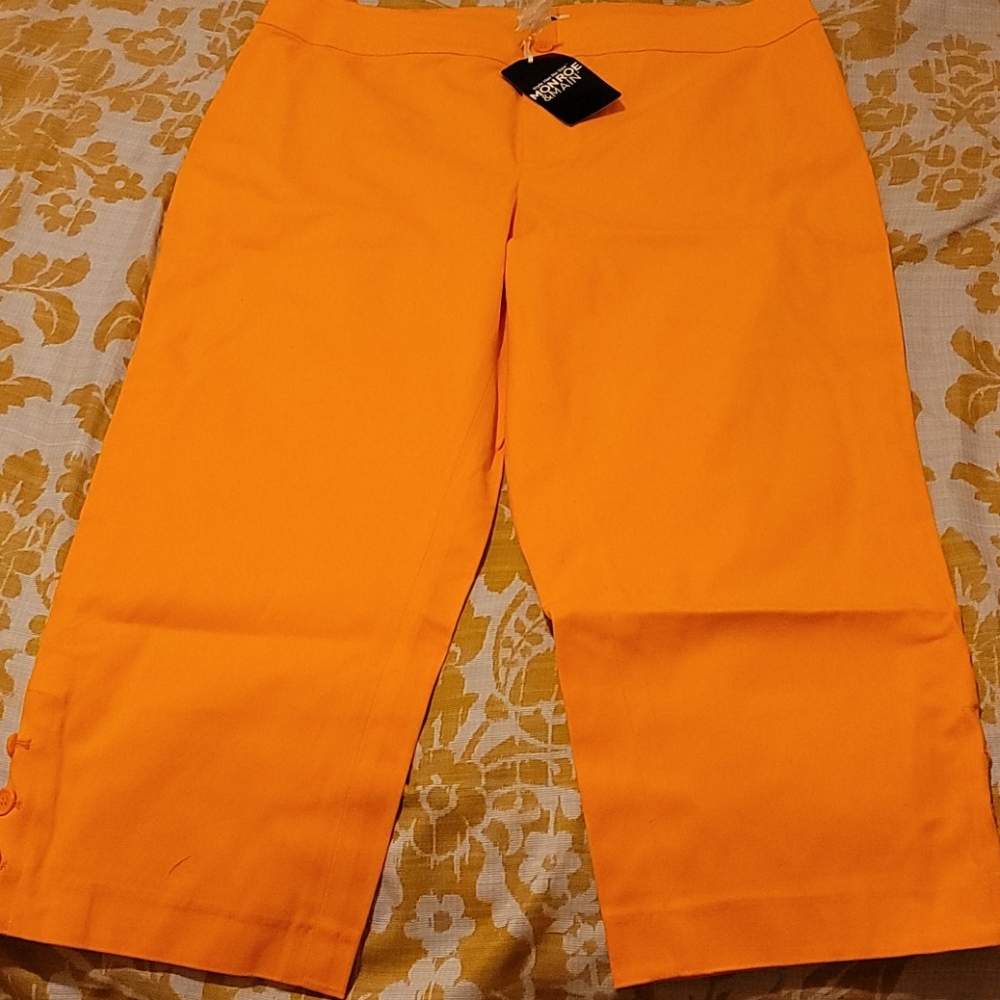 Monroe & Main Orange capris
